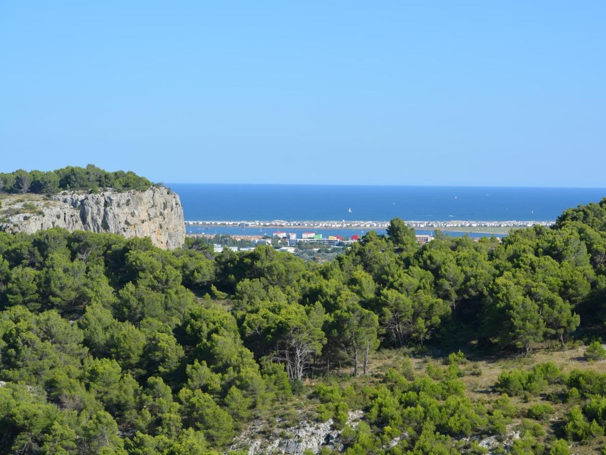 Camping La De La Falaise *