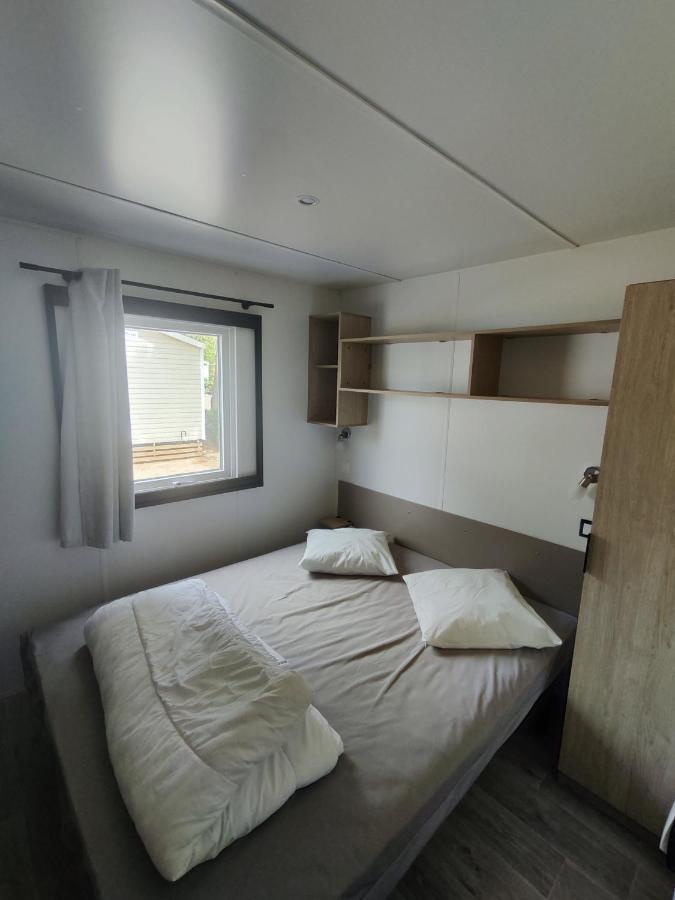 Camping La De La Falaise *