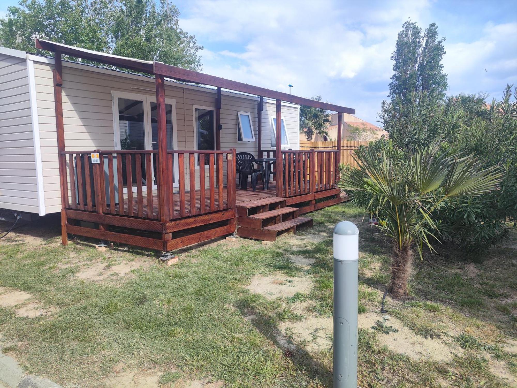 Camping La De La Falaise *